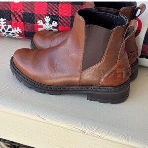 Sorel Lennox leather Chelsea boot in the Velvet Tan color size 7.